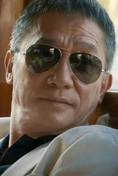 解析尖下巴的男人面相，晚年真的會(huì)老無所依嗎？